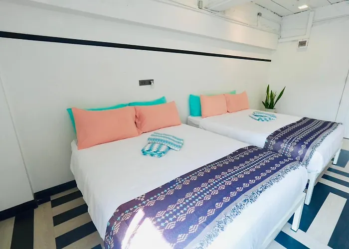 Pet Friendly Luna & Local Oldtown Bangkok Hotel