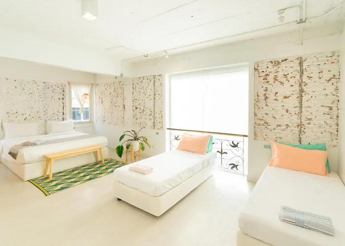 Pet Friendly Luna & Local Oldtown Bangkok 5*