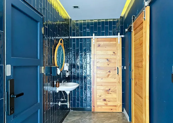 Pet Friendly Luna & Local Oldtown Bangkok Hotel Bangkok