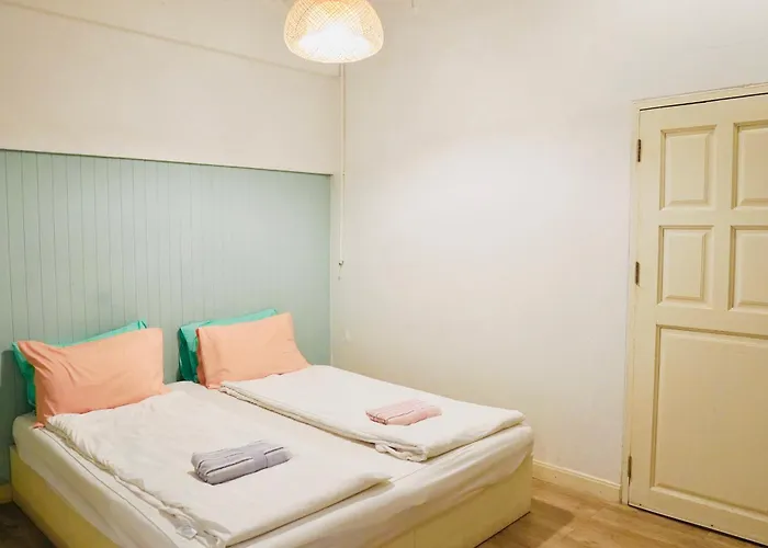 Pet Friendly Luna & Local Oldtown Bangkok Hotel