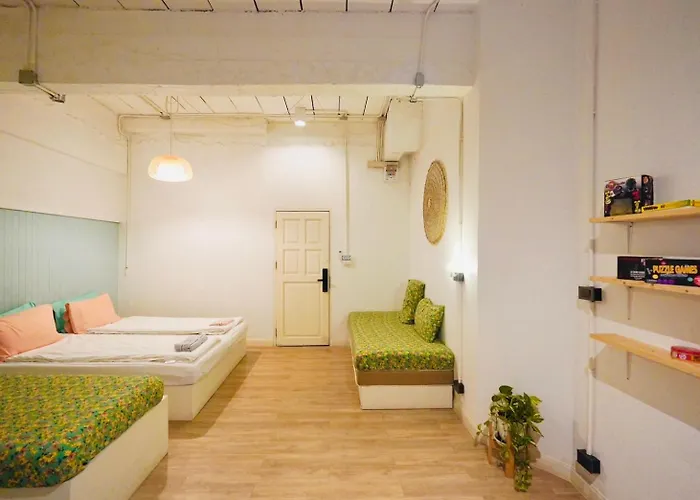 Pet Friendly Luna & Local Oldtown Bangkok Hotel 5*