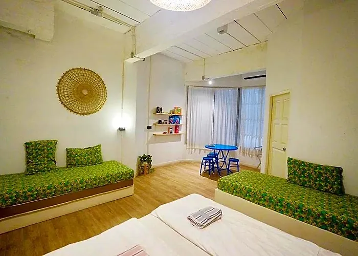 Pet Friendly Luna & Local Oldtown Bangkok Hotel Bangkok